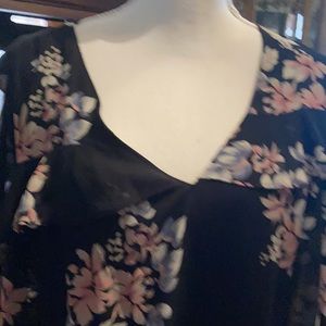 V neck w ruffle , has under lay